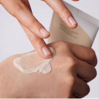 Зволожувальний крем з коренем дикого ямсу Isntree Yam Root Vegan Milk Cream