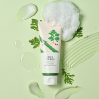 Заспокійлива пінка з морським полином Round Lab Mugwort Calming Cleanser