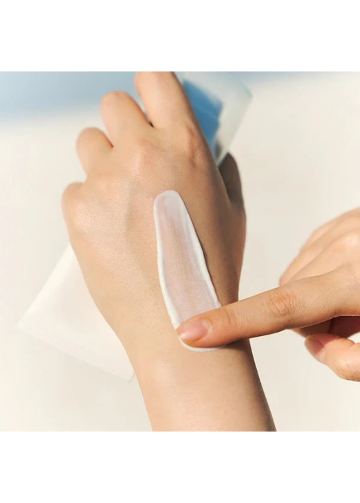 Сонцезахисна крем-сироватка SKIN1004 Madagascar Centella Hyalu-cica Water-fit Sun Serum